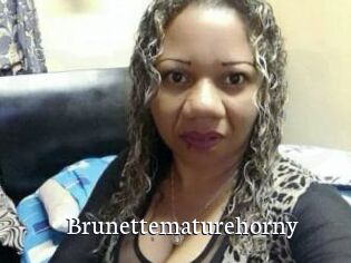 Brunettematurehorny