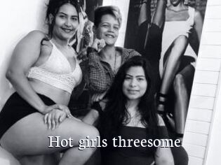 Hot_girls_threesome