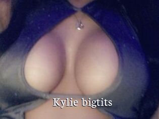 Kylie_bigtits