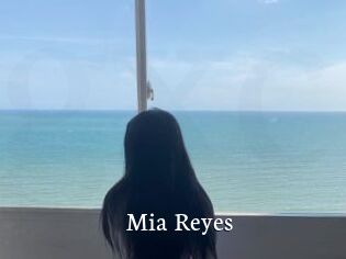 Mia_Reyes