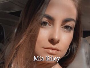 Mia_Riley