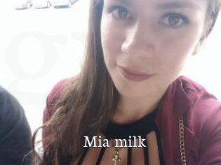 Mia_milk