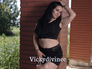 Vickydivinee